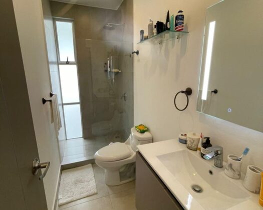 Venta de Casa Townhouse moderna en Lindora – $160,000 USD