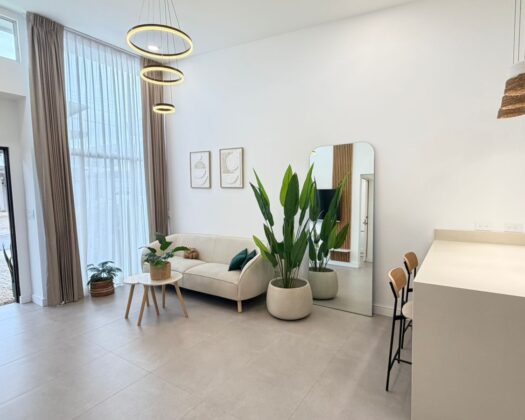 Alquiler de Casa Amueblada de Lujo en Condominio con Amenidades – 2 Habitaciones, Seguridad 24/7